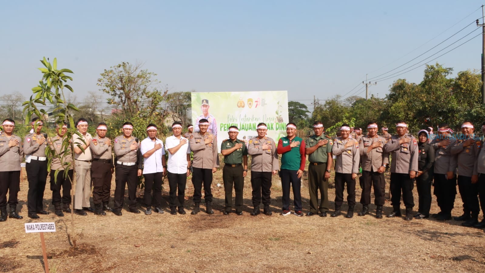 Polrestabes Surabaya Gelar Aksi Tanam Pohon Serentak