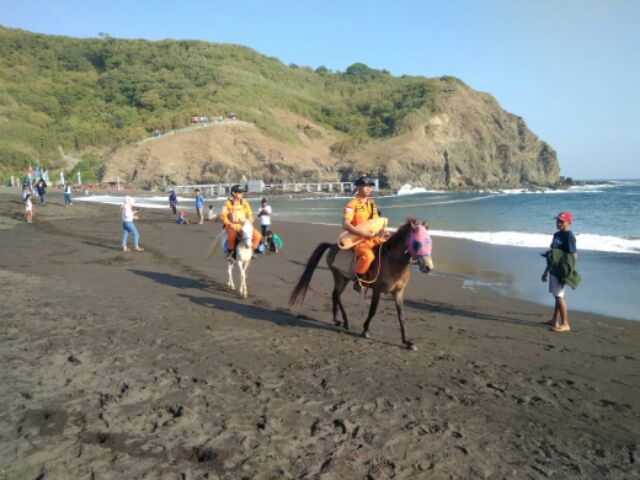 Jaga Pantai Payangan, Tim SAR Patroli Berkuda