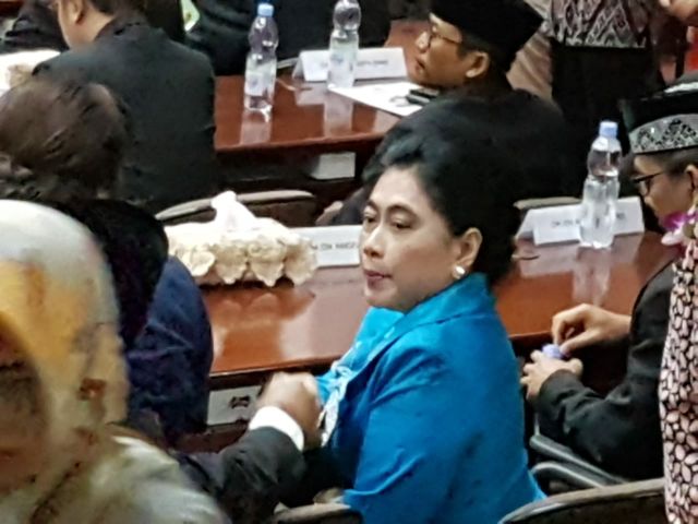 Status Tersangka, Ratih Tetap Terima Gaji