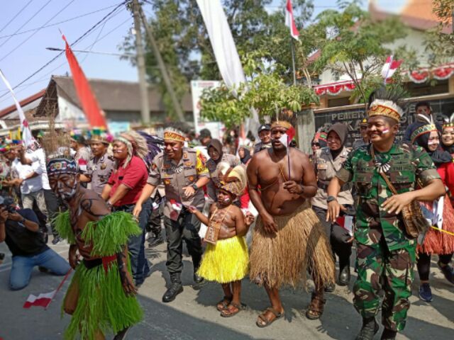 Joget Bareng, Warga Lamongan Mencintai Papua