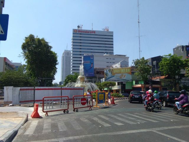 PDAM Geser Pipa di Lokasi Proyek Alun-Alun Suroboyo