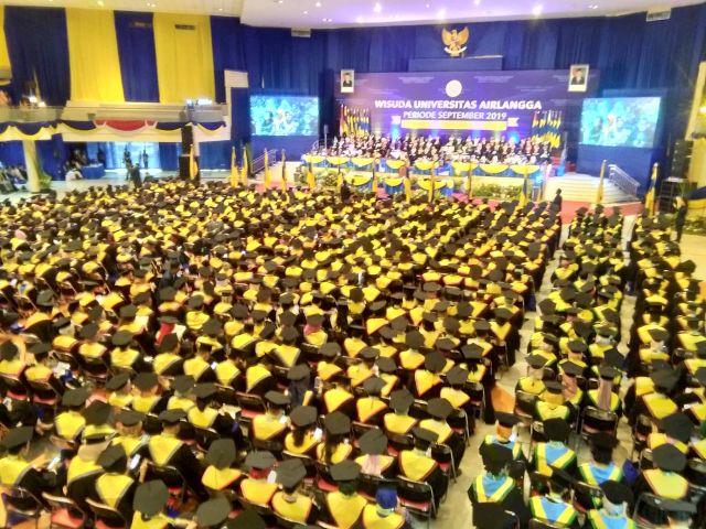 Rektor Unair Wisuda 3.636 Lulusan