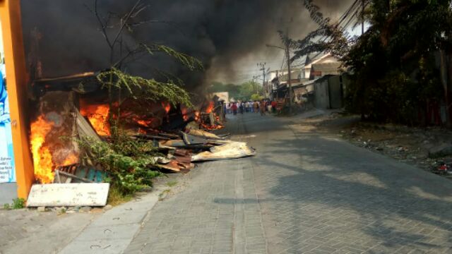 Api Lahap Tujuh Stan di Dukuh Kupang