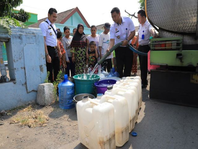 Kemenkumham Jatim Salurkan Air Bersih ke Kebon Agung