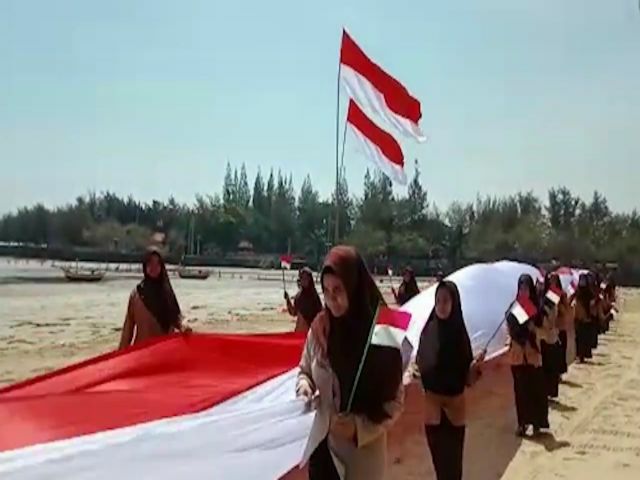 Puluhan Ribu Pelajar  Gelar Parade Merah Putih 