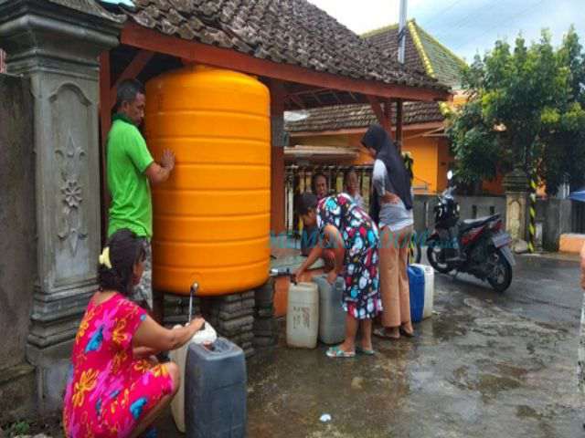 BPBD Kabupaten Kediri Salurkan Air Bersih dan Tandon 