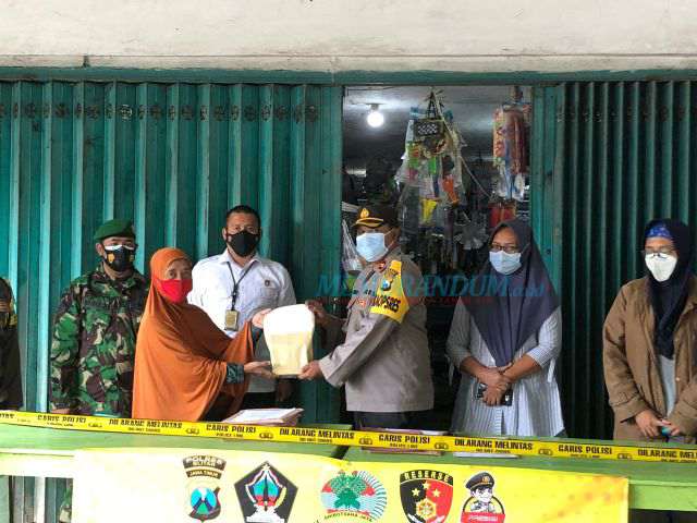 Polres Blitar Rekonstruksi Pembunuhan di Toko Bisri