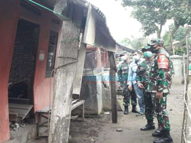 Komandan Kodim 0807/Tulungagung Sambangi Korban Gempa