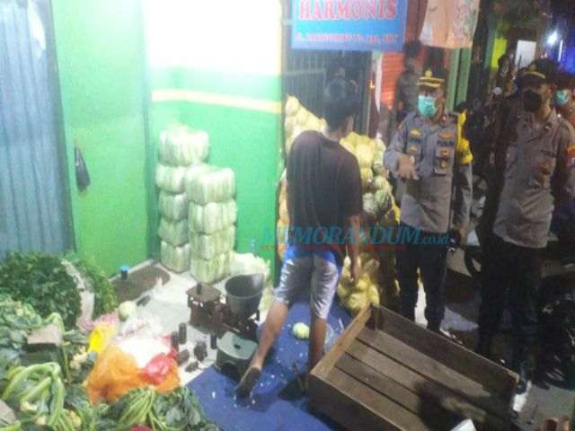 Petugas  Minta PKL Berjualan Melebihi Jam Malam