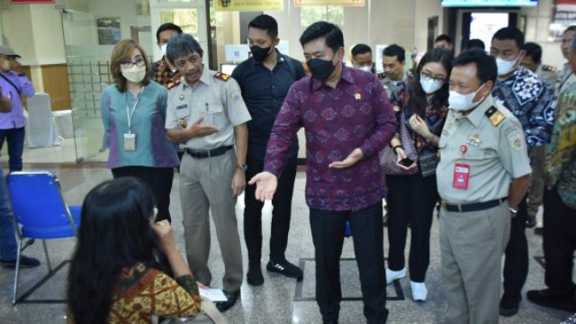 Loket Prioritas Kantah Surabaya I Dapat Apresiasi Menteri BPN