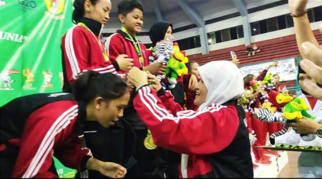 Berhasil Kawinkan Emas,  DPRD Surabaya Puji Kegigihan Atlet Voli Putra-Putri