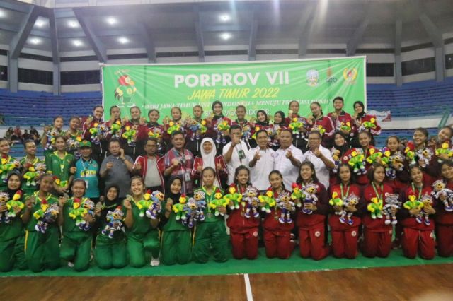 Kapolrestabes Apresiasi Tim Voli Putra-Putri Kota Surabaya Kawinkan Medali Emas
