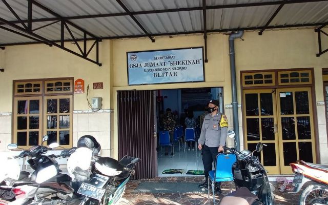 Berikan Kenyamanan Beribadah, Polres Blitar Gelar Pengamanan Gereja