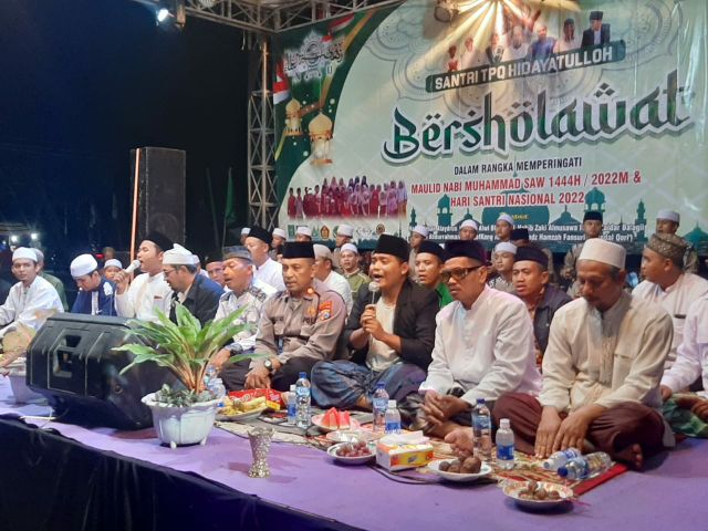 Kapolsek Balongbendo Hadiri Santri Berselawat