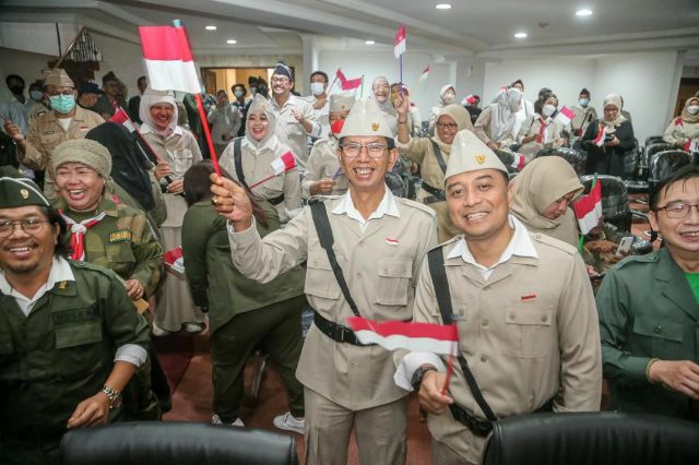 Lagu Kebyar-Kebyar dan Padamu Negeri Warnai Penetapan APBD Surabaya 2023 di Hari Pahlawan