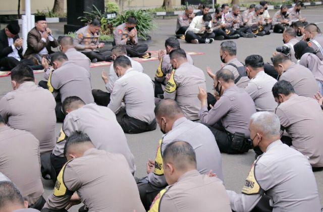 40 Hari Tragedi Kanjuruhan, Polisi Kota Malang Doa Bersama