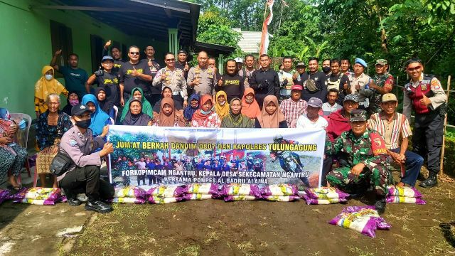 Kapolres Tulungagung Bersama Dandim 0807 Laksanakan Jumat Berkah di Kecamatan Ngantru