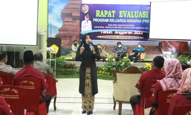 Bupati Ikfina Minta Pendamping PKH Beri Masukan kepada Pemerintah