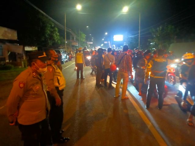 Jajaran Polres Kediri Kawal Kedatangan Rombongan PSNU Pagar Nusa