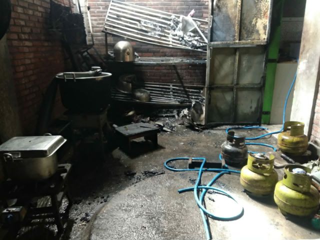 Dapur Pabrik Roti Terbakar, Tiga Orang Terluka 