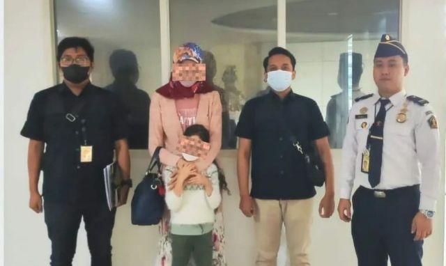Imigrasi Surabaya Deportasi 2 WNA Turkmenistan