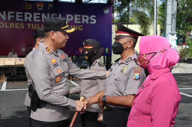 Tiga Anggota Polres Tulungagung Naik Pangkat