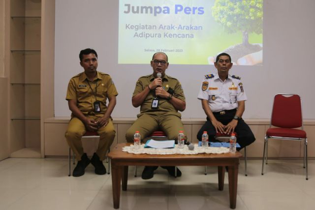 20 Jeep Willys Kirab Penghargaan Adipura Kencana Keliling Jalan Protokol