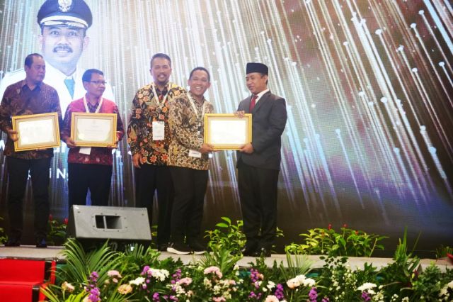 Sukses Pengelolaan Zakat, Bupati Lumajang Terima Baznas Award 2023