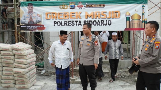 Kapolresta Sidoarjo Bantu Pembangunan Masjid Darussalam