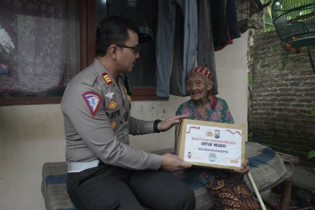 Ramadan Berkah, Polres Mojokerto Salurkan Bantuan Sosial untuk Warga