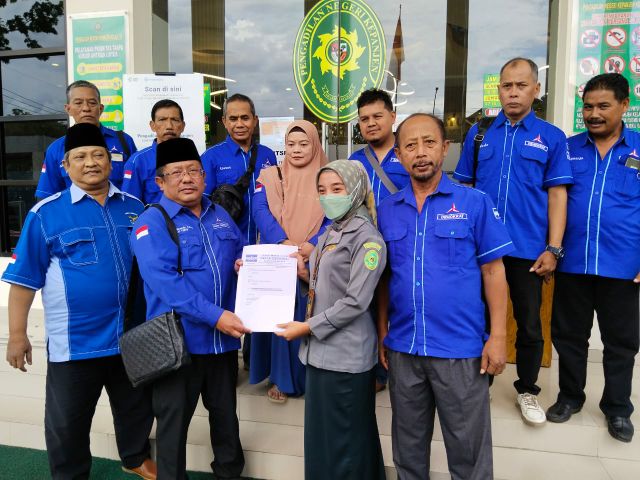 DPC Demokrat Kabupaten Malang Serahkan Surat Perlindungan Hukum