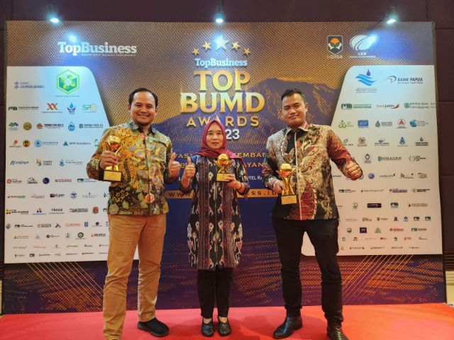 Bank Jombang Sabet BPR Bintang 4 dan TOP CEO BUMD di Top BUMD Award 2023