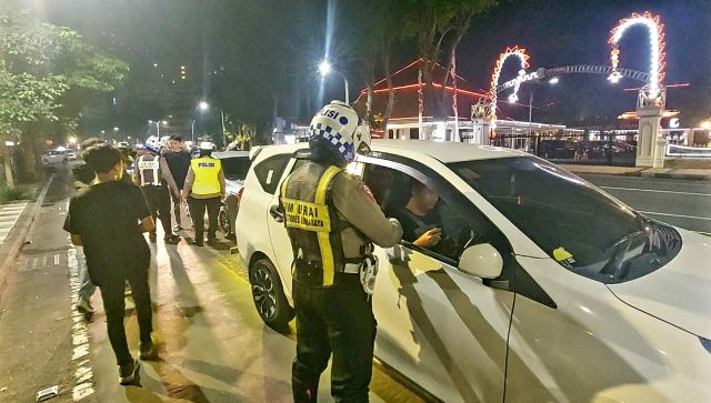 Satlantas Polrestabes Surabaya Terapkan Hipnoterapi kepada Pelanggar Lalu Lintas