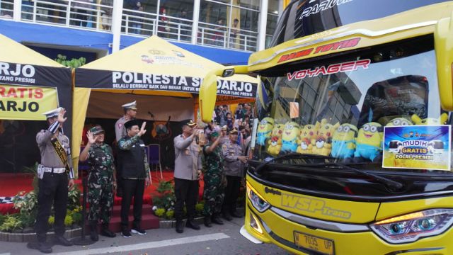 Polresta Sidoarjo Berangkatkan 10 Bus Mudik Bareng Gratis