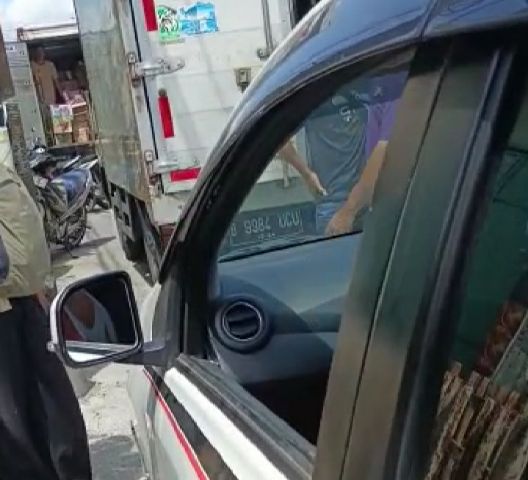 Bandit Pecah Kaca Mobil Beraksi di Siang Bolong