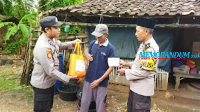 Polsek Modung Bersilaturahmi dan Tebar Sembako di Dusun Manggungan
