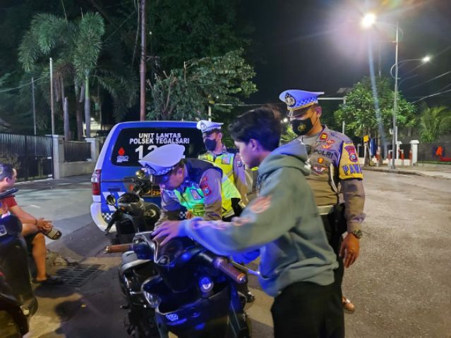 Cegah Kejahatan Jalanan, Polsek Tegalsari Gelar Operasi Malam Hari