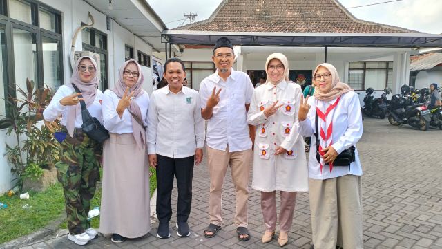 Bersama Gerindra, Hj Heri Nani Serahkan Berkas Bacaleg ke KPU Lumajang