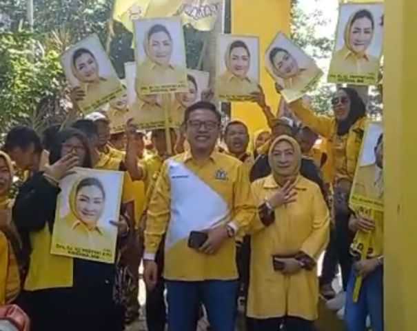 Lagu Bunda Ayu Selalu di Hati, Iringi Perjalanan 50 Bacaleg Golkar ke KPU Surabaya