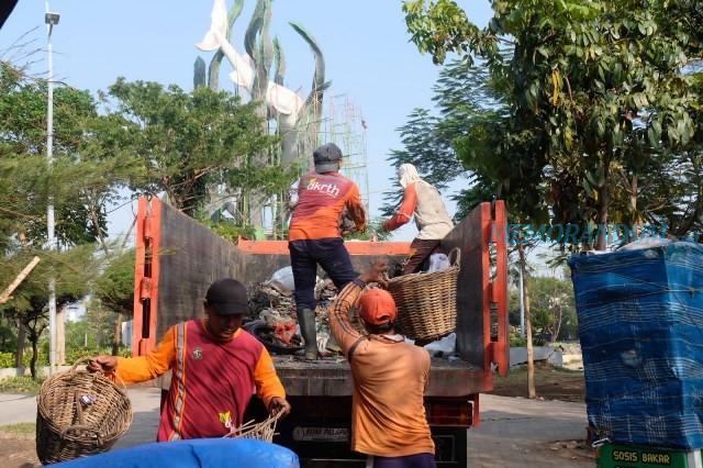 Berkat Ada Larangan Kresek, Sampah Plastik di Surabaya Berkurang 2 Ton Setiap Hari