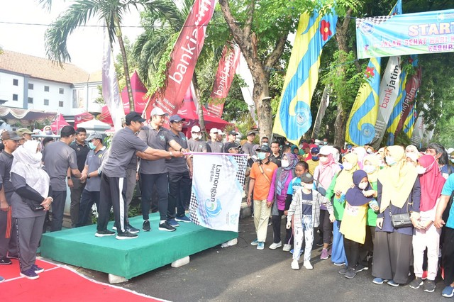 Jaga Kebugaran Melalui Jalan Sehat