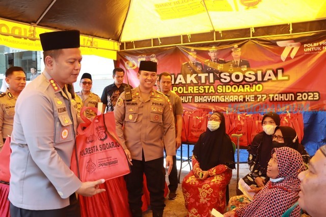 Jelang Hari Bhayangkara Ke-77, Polresta Sidoarjo Gelar Bakti Kesehatan dan Sosial