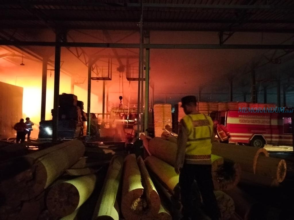 Kebakaran Pabrik di Lamongan, Empat Pekerja Luka – luka