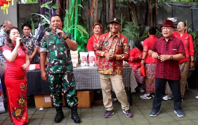 Pangdam V Brawijaya Ramaikan Perayaan Cap Go Meh di Kantor Disway