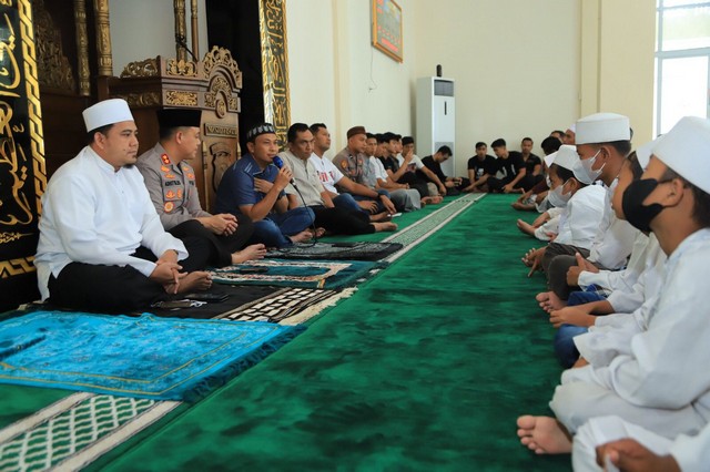 Polres Gresik Gelar Doa bersama Tim Bola Voli Jakarta Bhayangkara Presisi