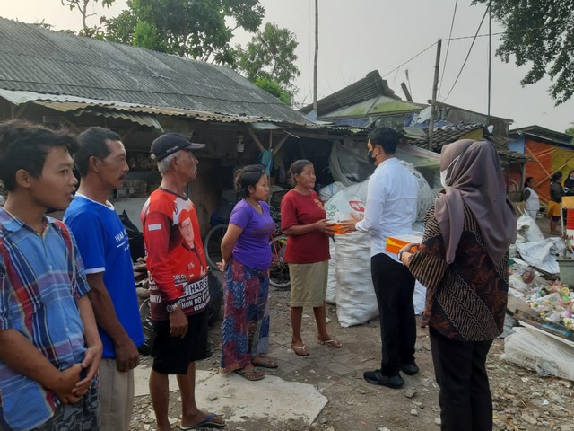 Wujud Rasa Syukur, Polres Malang Bagikan 76 Paket Makanan