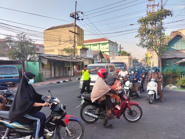 Ciptakan Kamseltibcarlantas, Polsek Taman Laksanakan Pagi Melayani