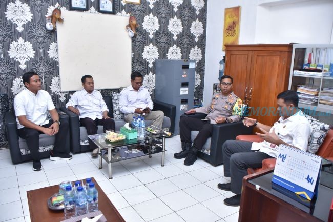 Pastikan Pemilu 2024 Kondusif, Kapolres Situbondo Silaturahmi dengan Komisioner KPU