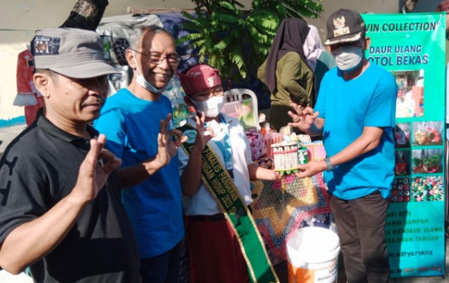 Warga Kampung Perak Utara Pilah Sampah Jalankan Prinsip 4 R