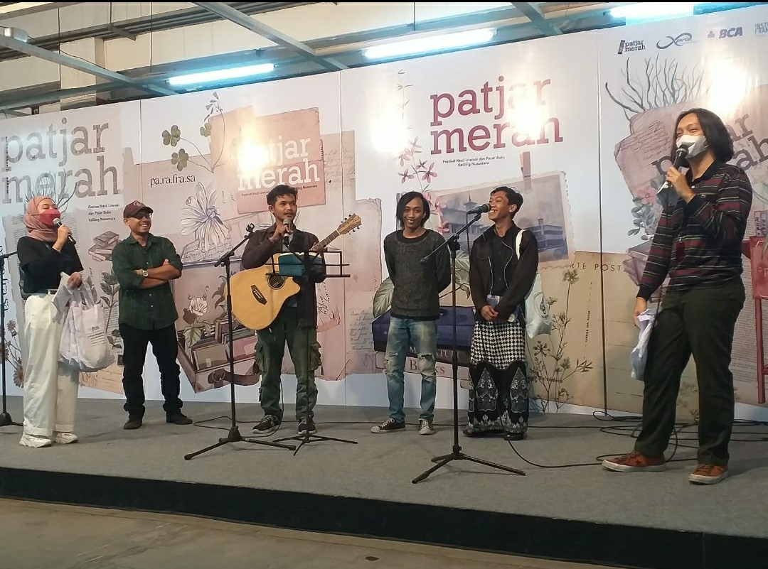Festival Buku Patjarmerah Surabaya Meriah dengan Panggung Puisi dan Performance Art